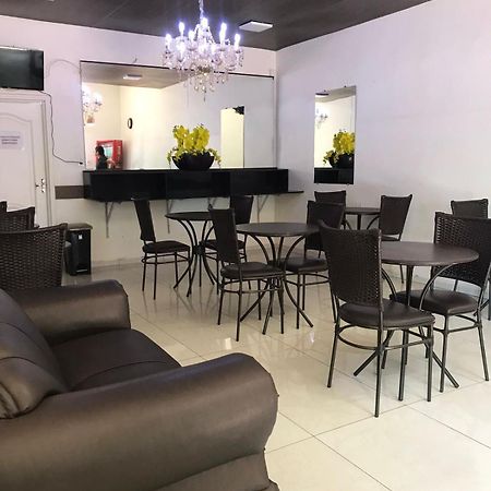 Hotel Vila Real Dourados Bagian luar foto